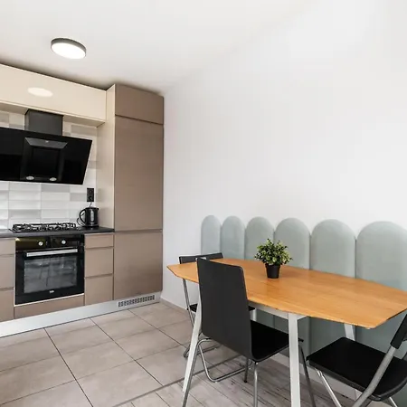 Avocado 2 In The Center