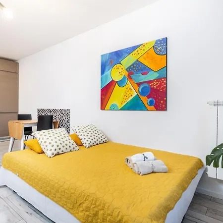 Avocado 2 In The Center * ワルシャワ