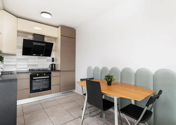 Avocado 2 In The Center