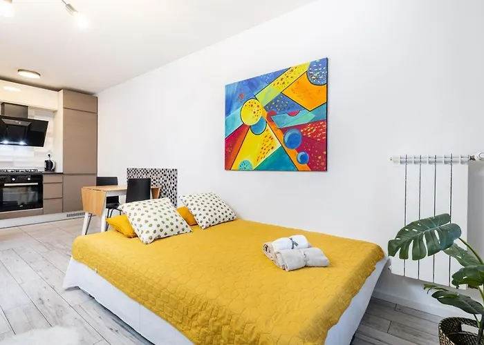 Avocado 2 In The Center * 华沙